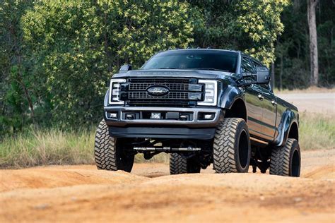 This 2018 Ford F250 custom build moves the 4x4 needle