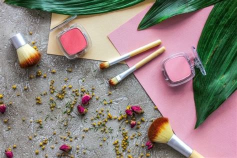 15 Best Organic & Natural Makeup Products in 2020 | Women's Concepts