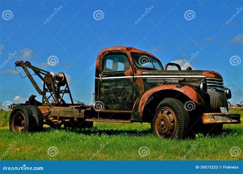 Rusty Old Tow Truck Stock Photo - Image: 39573223