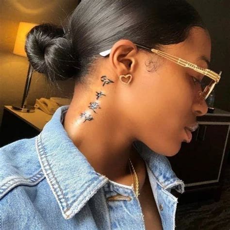 ᴾᴵᴺᵀᴱᴿᴱˢᵀ: ᵀᴴᴱᴺᴵᴺᴬᴳᴿᴸ 🦋 in 2020 | Girl neck tattoos, Neck tattoos women ...