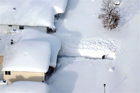 3rd day of storm could leave 8 feet of snow in Buffalo