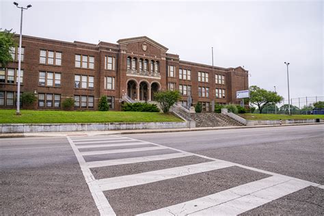 UNT Dallas awards admission to entire Sunset High School senior class - Oak Cliff