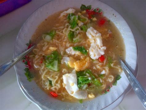 campur-campur: Mie Rebus Pedas plus Telor