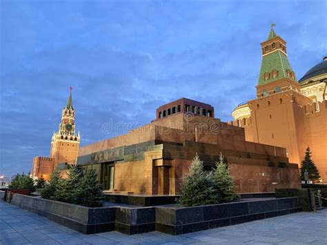 Lenin`s Mausoleum On Red Square In Moscow Russia Stock Photo - Image of outdoors, kremlin: 114708034