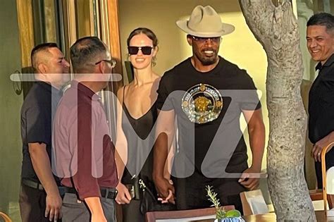 Jamie Foxx Holds Hands with Girlfriend Alyce Huckstepp on Date in Mexico