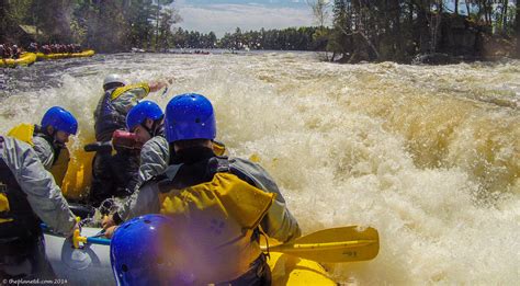 Huge White Water Rafting in the Ottawa River | The Planet D