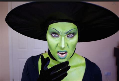 Elphaba makeup 1 Halloween Makeup Witch, Witch Makeup, Halloween 2014, Halloween Make Up ...