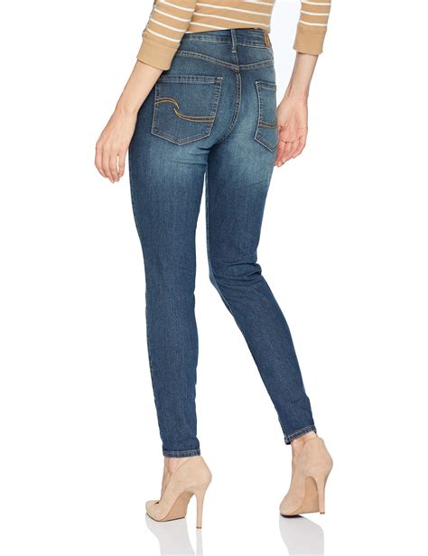 Rectangle Body Shape - Best Jean Styles | Types of Jean Fits