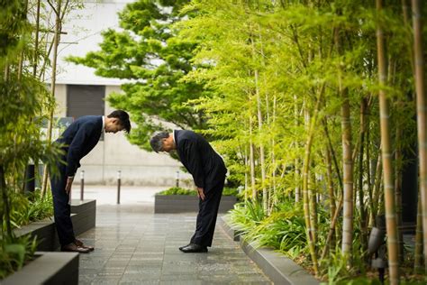 Say Hello in Japanese (Basic Greetings, How to Bow)