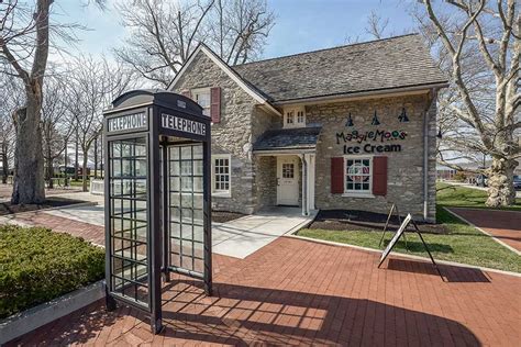 Maggie Moo's Ice Cream and telephone booth in Exton, PA