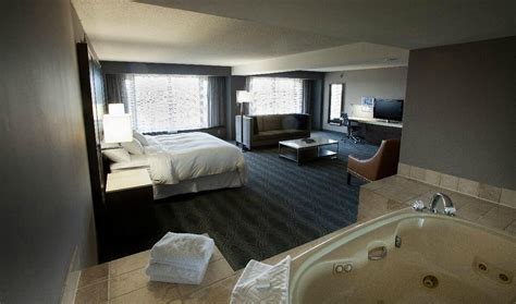 DoubleTree by Hilton Hotel Bloomington - Minneapolis South Rooms: Pictures & Reviews - Tripadvisor