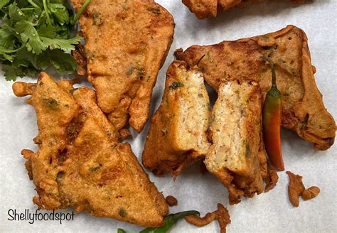 Aloo bread pakora|Potato stuffed bread pakoda - shellyfoodspot