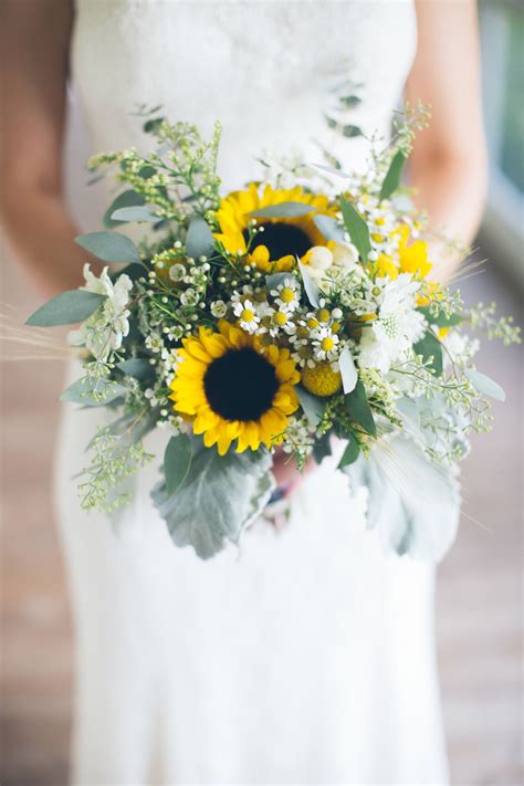 Solid Sunflowers Wedding Bouquets / Sunflower and Navy Bouquet Sunflower Wedding by ... : Simple ...