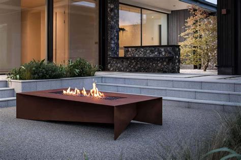 20 Cool Metal Fire Pit Designs to Warm Up Your Backyard or Patio