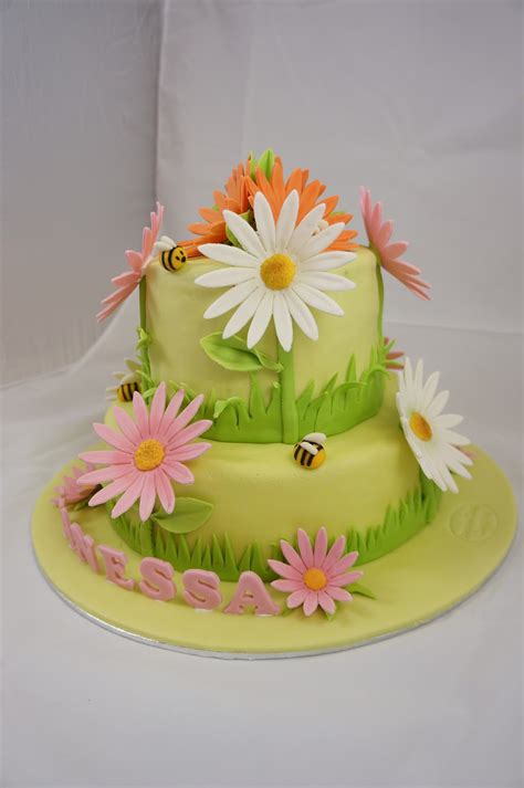 Joyous Cake Company: Daisy Flower Cake