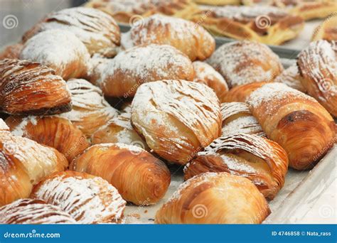 Italian Sfogliatelle Pastry Stock Photo - Image of flaky, pastries: 4746858