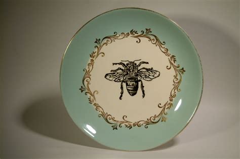 Honey Bee Plate | Bee plates, Honey bee, Bee decor