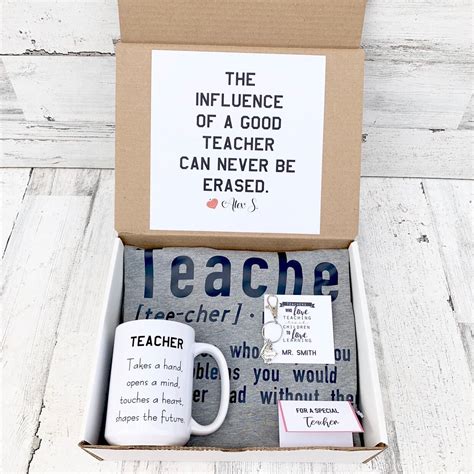 Teacher gift Set- Personalized Teacher Gift - Teacher Gift Set with Shirt, Teacher Mug, and keychain