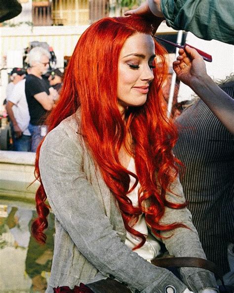 Amber Heard behind the scenes, on the set of Aquaman | Pretty red hair ...