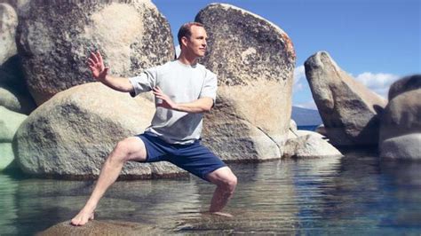 A set of exercises Lee Holden (15 minutes). Morning exercises qigong