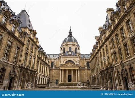 Universidade De Sorbonne Em Paris Imagem de Stock - Imagem de europa, faculdades: 109652869