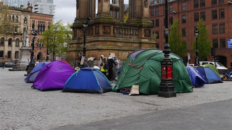 Which charities are fighting homelessness in the UK?