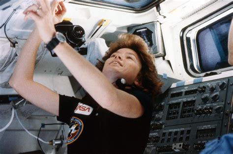 Astronaut Anna Fisher, first mom in space, retires from NASA after 39 years | collectSPACE