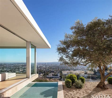 Tour this spectacular modern home perched in the Hollywood Hills