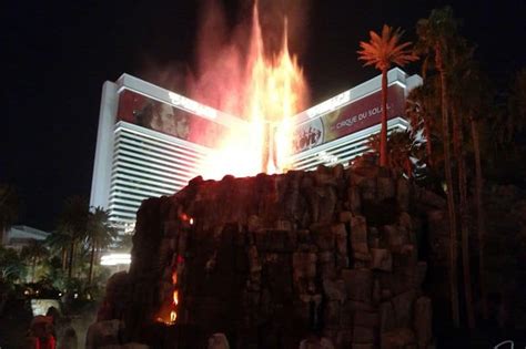 Mirage Volcano: Times & Best Viewing Spots 2019 - Vegas Food & Fun