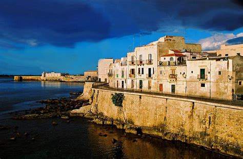 Early Morning on the Island of Ortygia, Syracuse (Sicily) | Italy ...