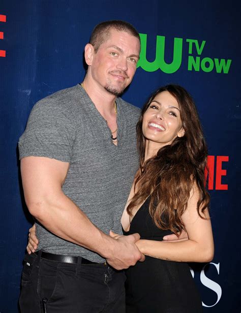 Steven Howey and wife Sarah Shahi at CBS Showtime and CW TCA Party – Celeb Donut