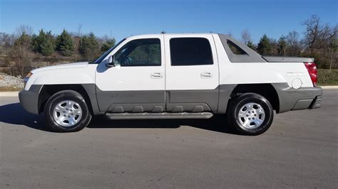 2004 Chevy Avalanche Lifted White