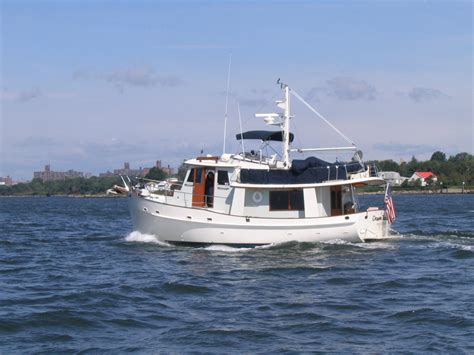 File:Cruising trawler.jpg - Wikimedia Commons