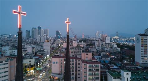 Faith and Power: New Religious Movements, Authoritarianism, and Democracy in Modern South Korea ...