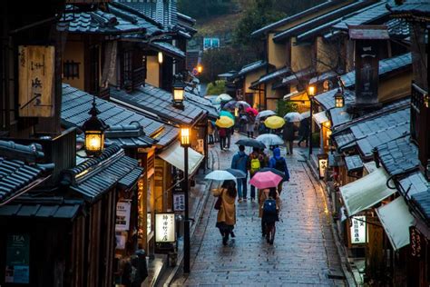 Kyoto executives consider making nightlife in Kyoto more tourist ...