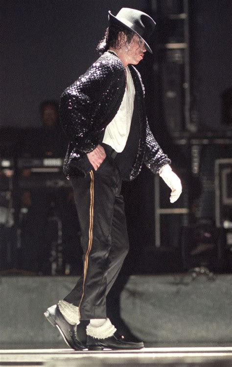 Michael Jackson's Moonwalk 30 Years Old | Michael jackson dance, Michael jackson thriller ...