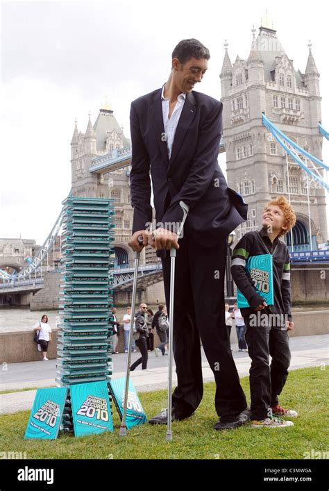 Sultan Kosen Worlds Tallest Man Height Measurement - vrogue.co