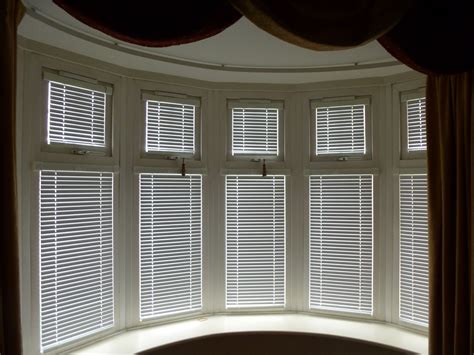 Intu Venetian blinds working with this band bay window | Bedroom design, Tall ceiling living ...