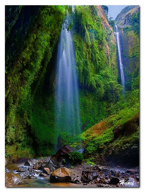 kuta beach beauty: Madakaripura waterfall