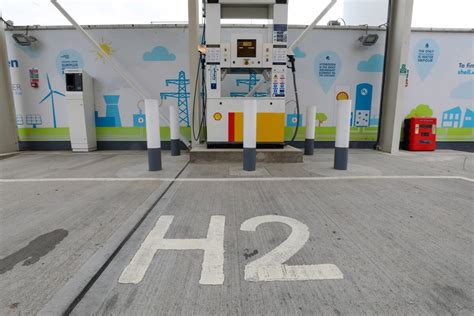 Shell Closes UK Hydrogen Filling Stations as EVs Dominate (LON:SHEL) - Bloomberg