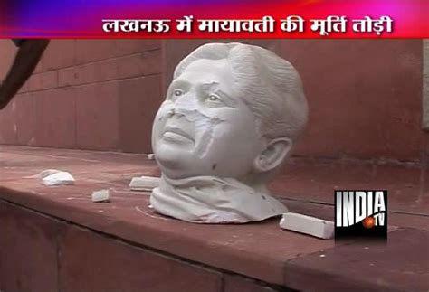 Mayawati statue replaced within 12 hours in Lucknow, violence in ...