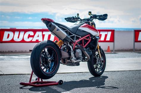 Up-Close with the Ducati Hypermotard 950 SP - Asphalt & Rubber