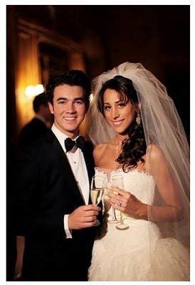 Kevin & Danielle Jonas wedding! Kevin is one lucky man. She seems to be a sweet and beautiful ...