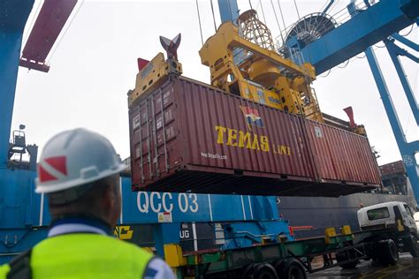 Port container traffic at Tanjung Priok to improve after 5.13 percent ...