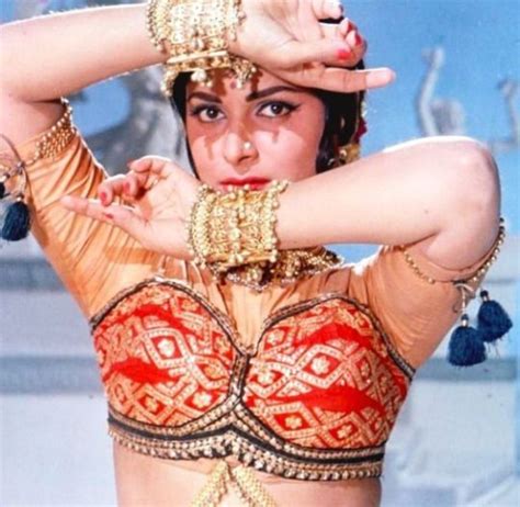 Waheeda Rehman; Guide, 1965 | Vintage bollywood, Dancing poses, Indian goddess