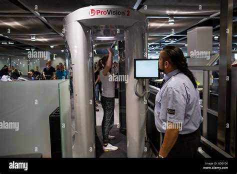 Full body scanner airport hi-res stock photography and images - Alamy