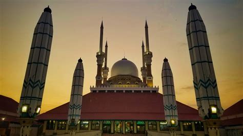 Masjid Agung Jawa Tengah Tiket & Kemegahan Arsitektur - November 2024