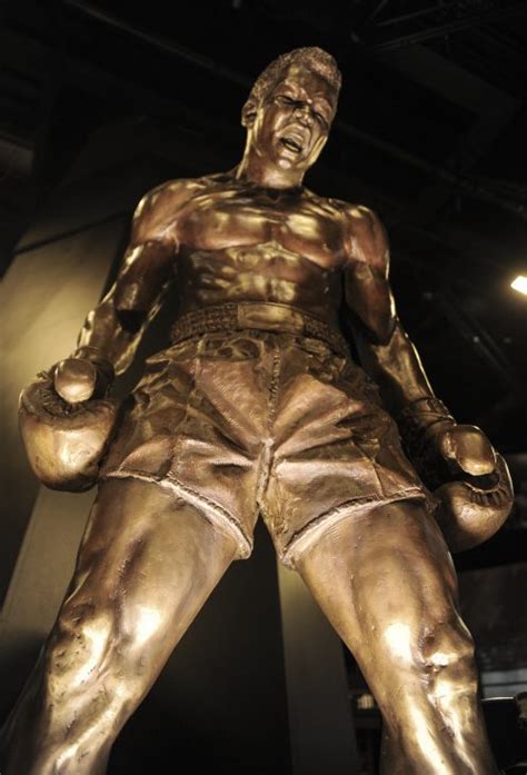 Statue of Muhammad Ali | Who2