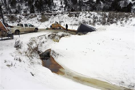 North Dakota oil spill raises questions about safety | MPR News