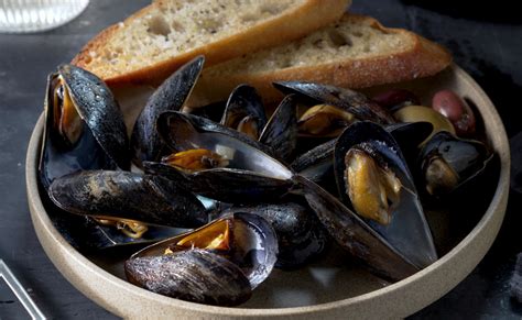 Steamed Mussels in White Wine | BurkleHagen Photography | BurkleHagen Food Photography